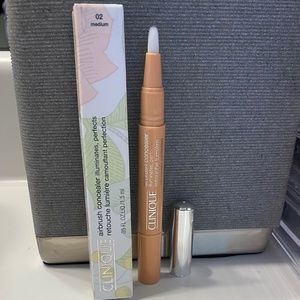 Clinique airbrush concealer M 02